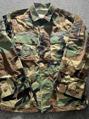 VTG US Air Force BDU Field Jacket Mens M Short Woodland Camo Patches
